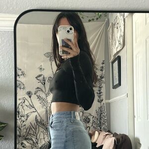 Black Long Sleeve Crop Top